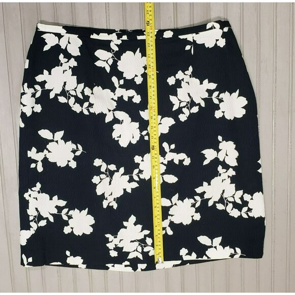 Talbots Skirt, Women's Plus 18W, Black & White Floral, Straight, Knee Length - Picture 2 of 9